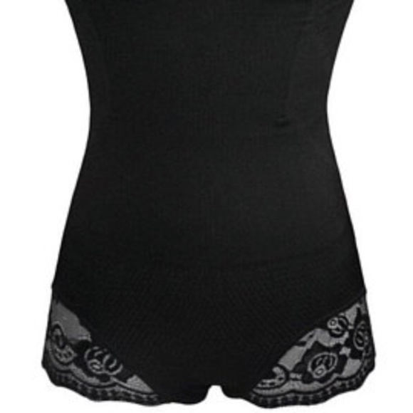 Shaping panties with Open cheeks fits up to 40" waist - Picture 3 of 7